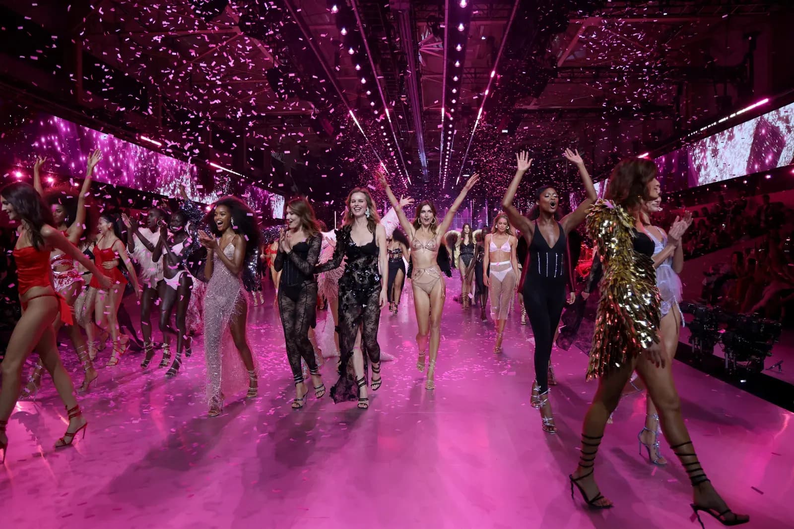 Article Os Anjos da Victoria's Secret estão de volta! thumbnail image