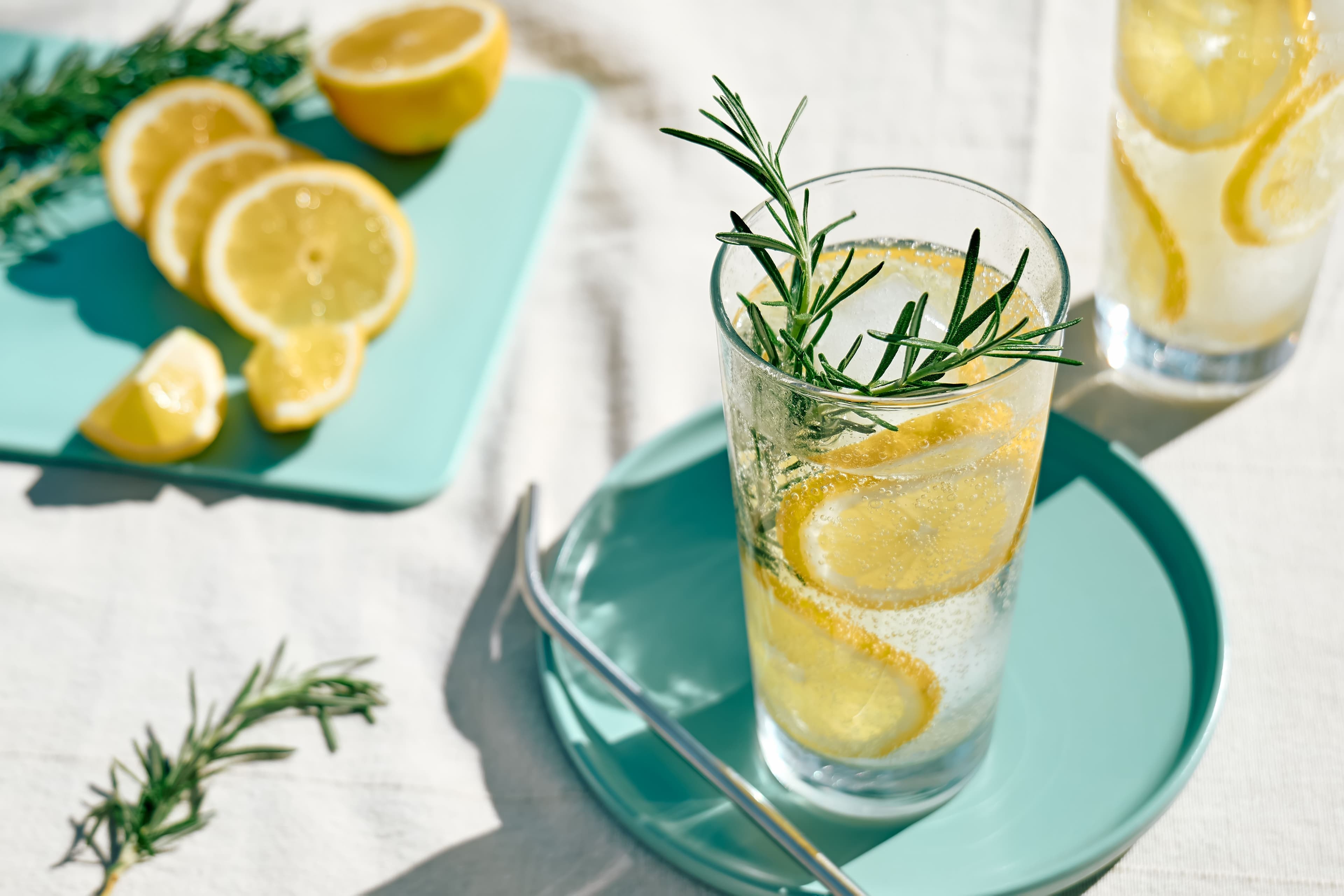 Article Bebidas de verão: confira os benefícios da hidratação e receitas de sucos e shakes funcionais thumbnail