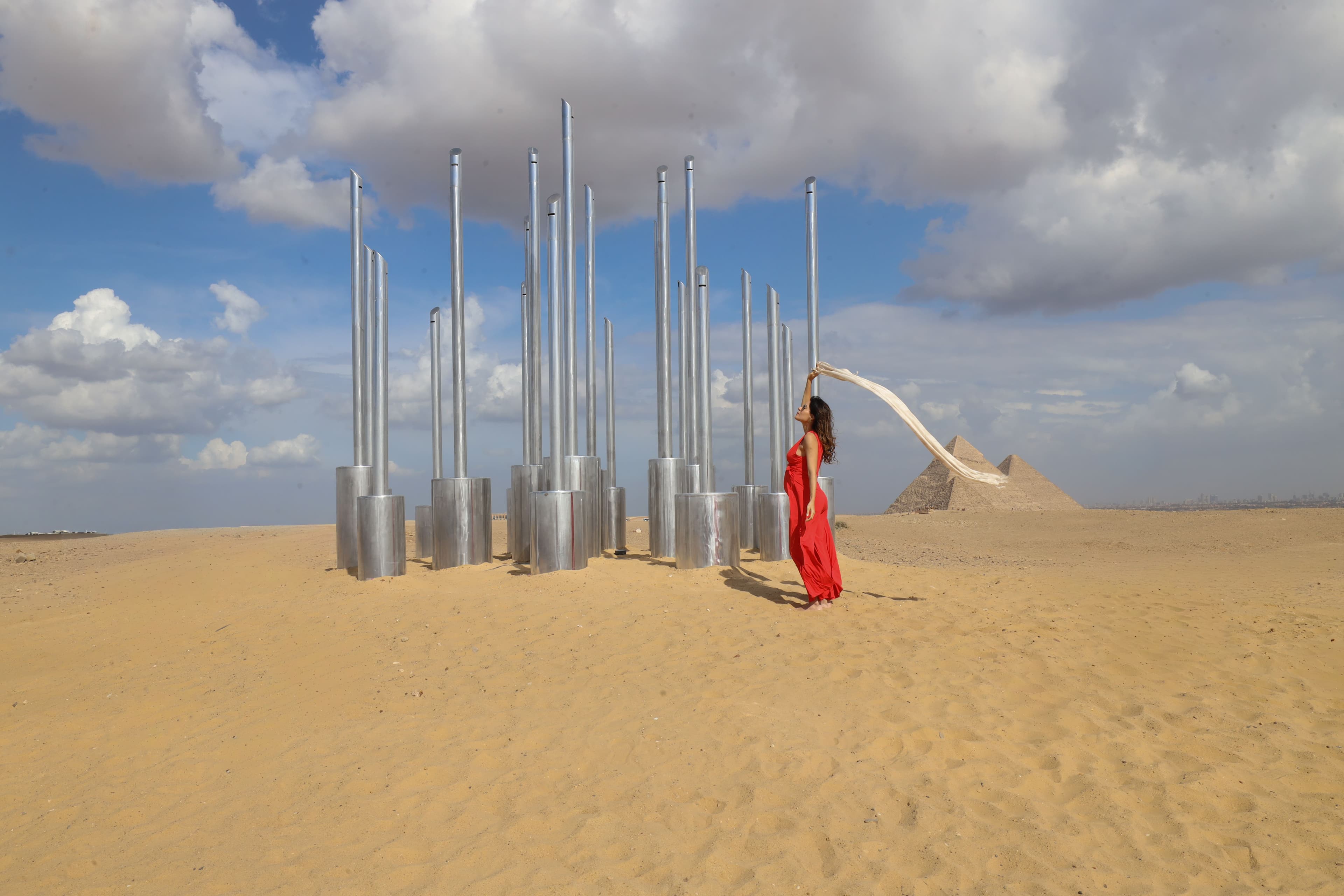 Article Tidelli e Ana Ferrari levam arte brasileira às Pirâmides do Egito thumbnail