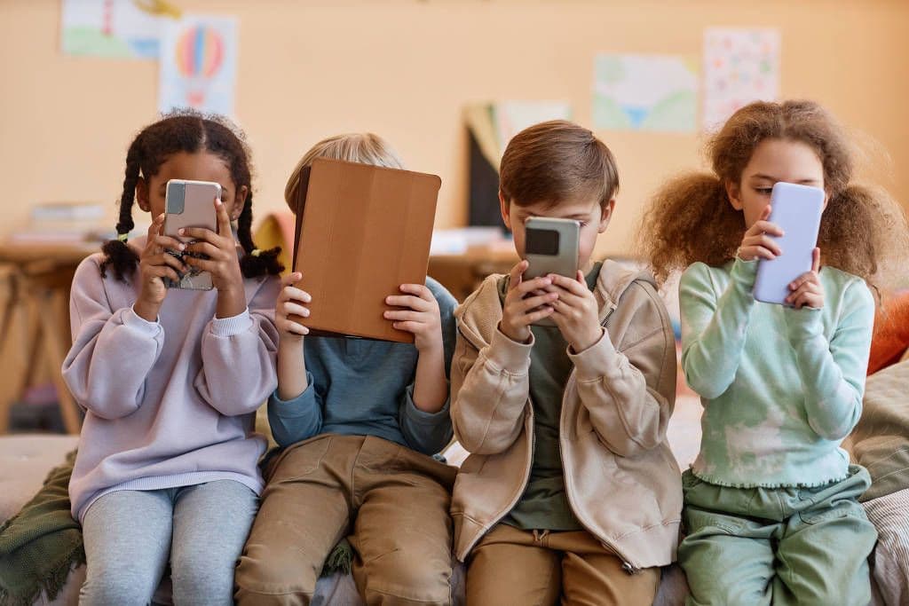 Imagem do artigo: Os impactos do uso das telas: da infância à adolescência
