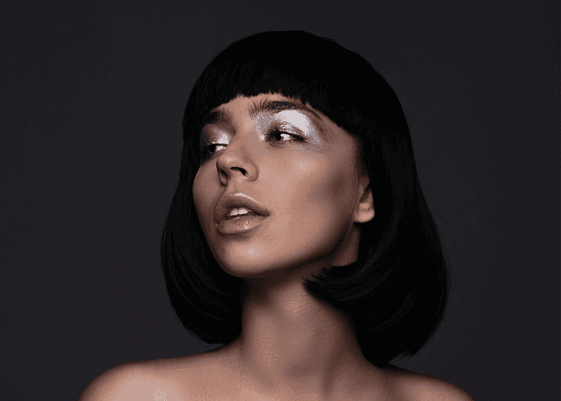 Article O brilho do futuro: as sombras metálicas que são tendência na estação thumbnail