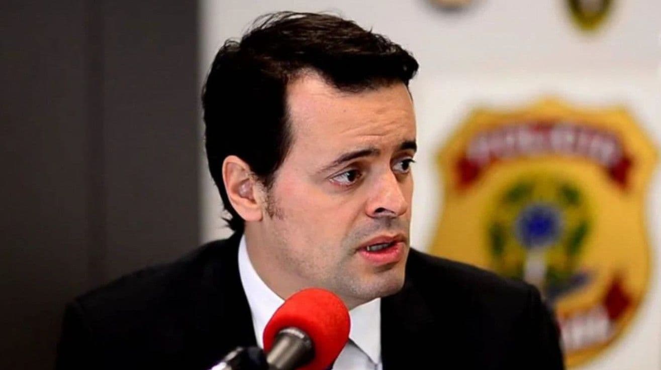 Imagem do artigo: Delegado da PF é expulso dos EUA, caso Ramagem vira crise internacional e expõe tensão entre Brasil e governo americano