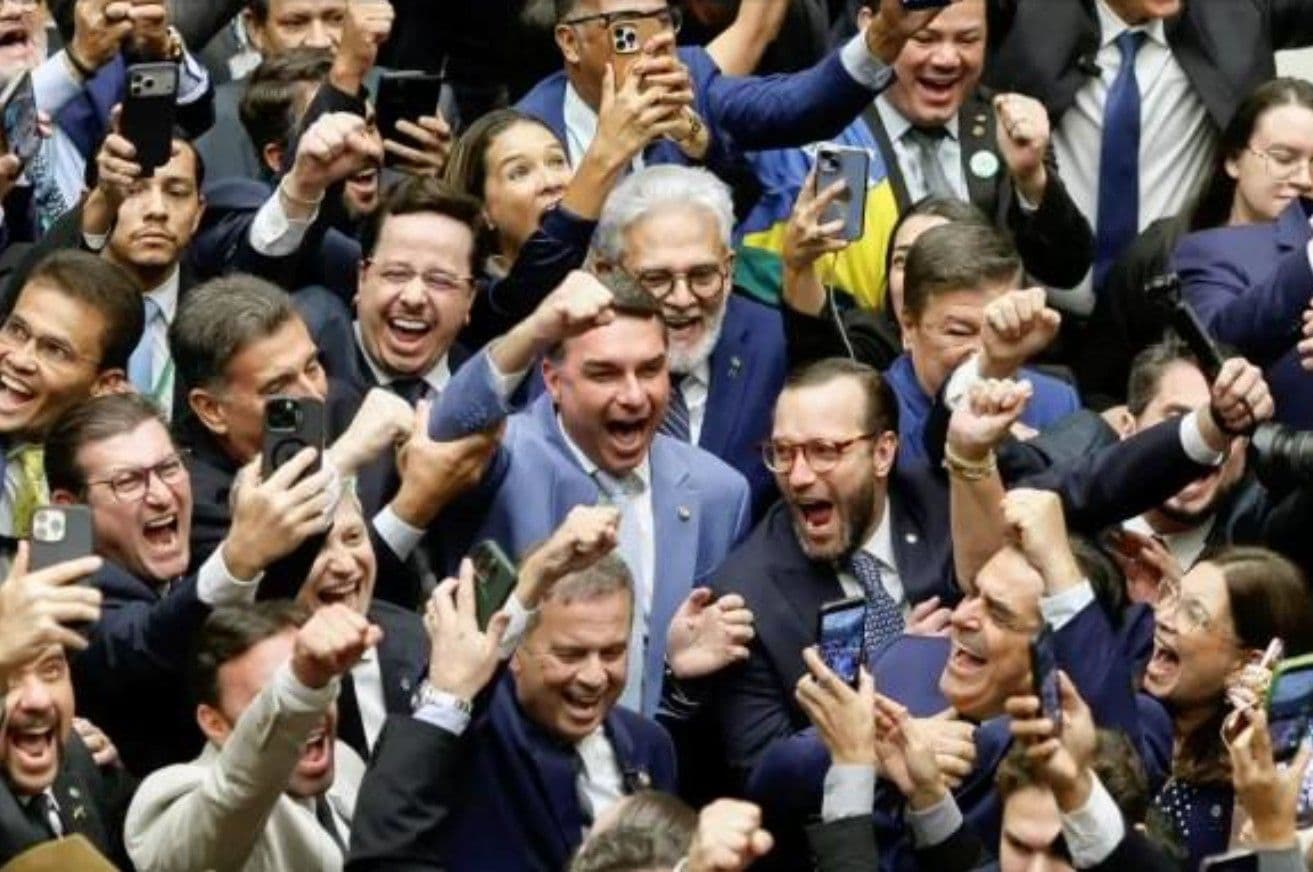 Imagem do artigo: Congresso impõe nova derrota a Lula e muda regras para condenados do 8 de janeiro