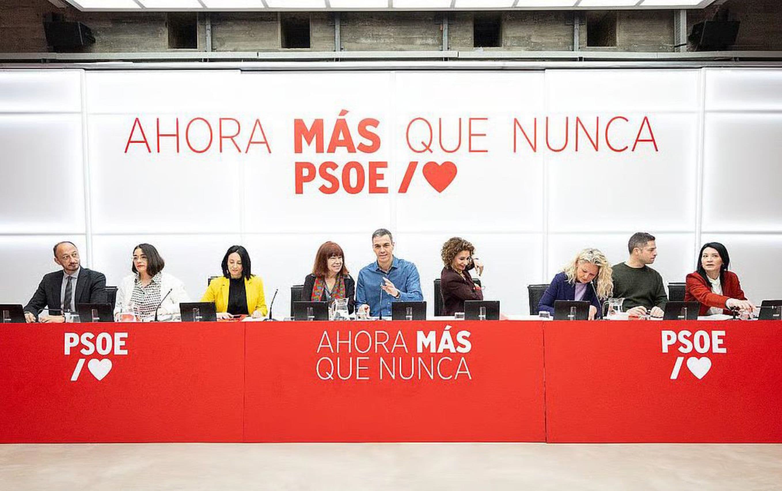 Imagem do artigo: A Guarda Civil bateu na porta do PSOE. Sánchez estava no Vaticano. 12 horas dentro da sede do partido